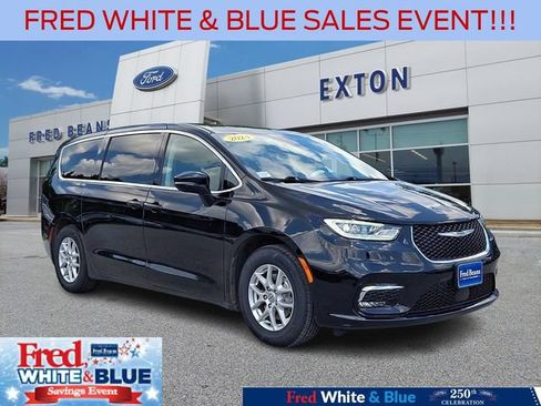 Used 2024 Chrysler Pacifica Touring-L FWD image 1