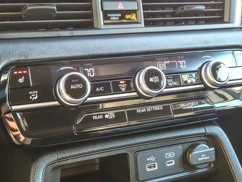 Used 2025 Honda Pilot EX-L image 15