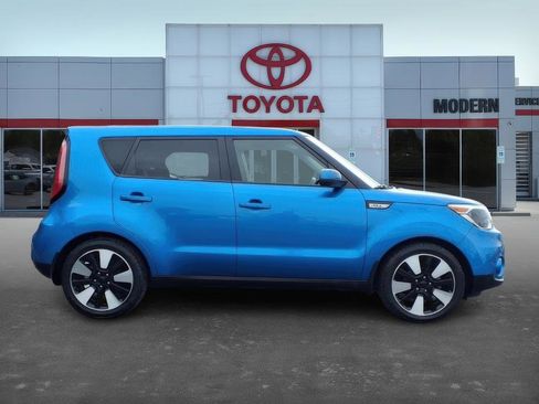 Used 2018 Kia Soul + image 7