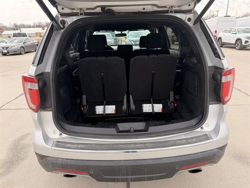 Used 2018 Ford Explorer XLT w/ Equipment Group 201A image 6
