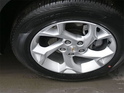 Used 2024 Chevrolet Trax LS w/ LS Convenience Package image 29