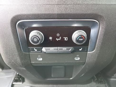 Used 2023 Chevrolet Suburban LT w/ Luxury Package image 31