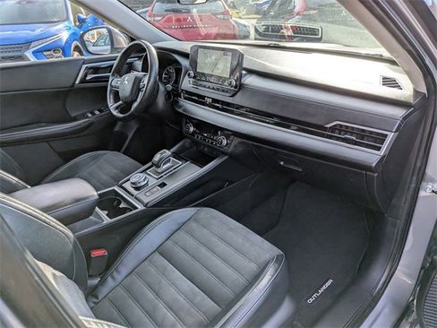 Used 2022 Mitsubishi Outlander SE image 36