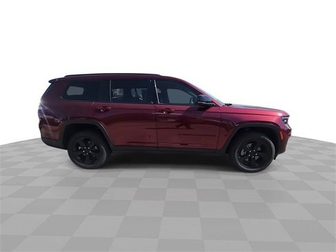 Used 2025 Jeep Grand Cherokee L Limited w/ Black Appearance Package image 9