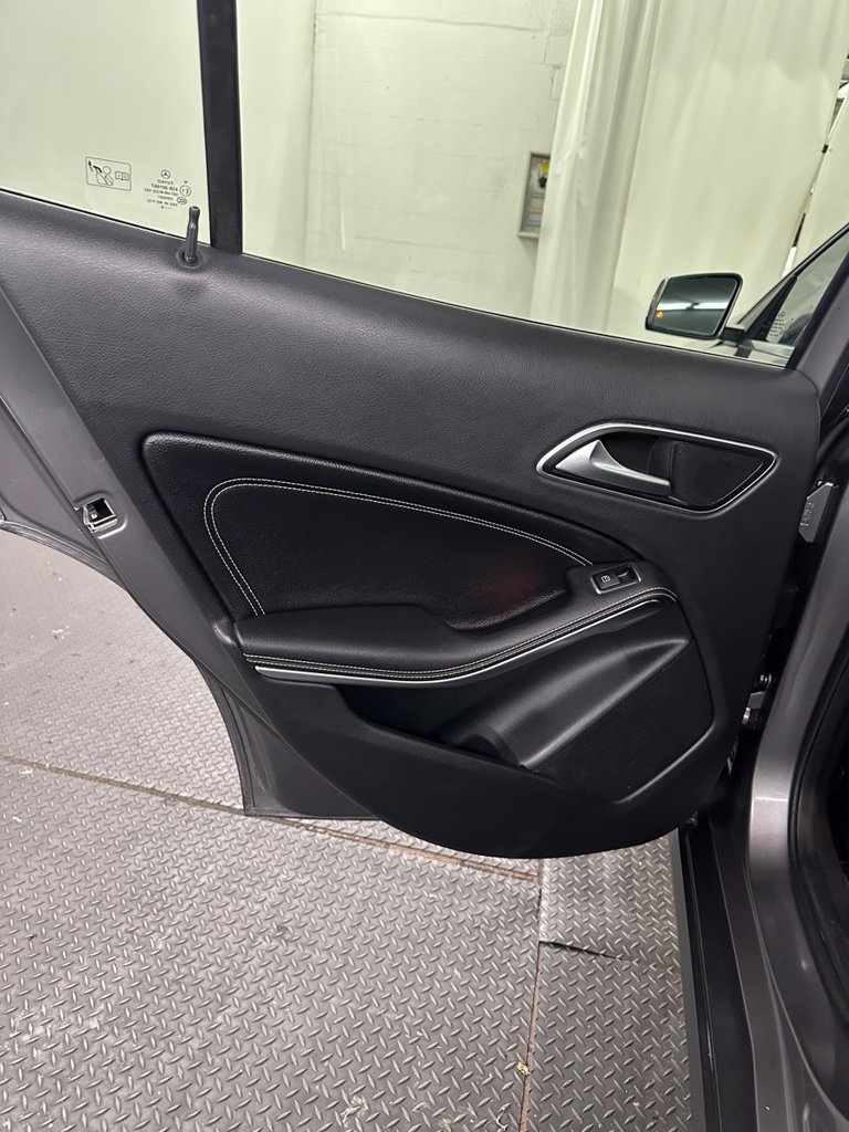 Used 2017 Mercedes-Benz GLA 250 4MATIC image 23