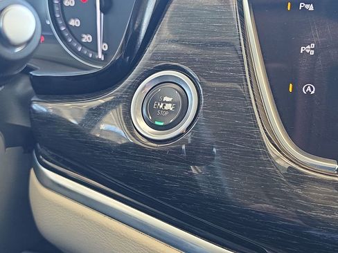 Used 2021 Cadillac XT6 Premium Luxury image 17