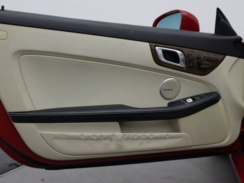 Used 2015 Mercedes-Benz SLK 250 image 11