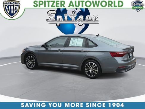 Used 2022 Volkswagen Jetta Sport image 7