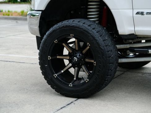 Used 2017 Ford F250 Lariat w/ FX4 Off-Road Package AWD/4WD image 13