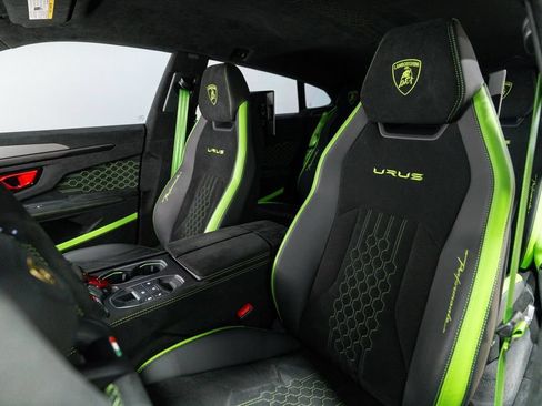 Used 2024 Lamborghini Urus Performante AWD/4WD image 4