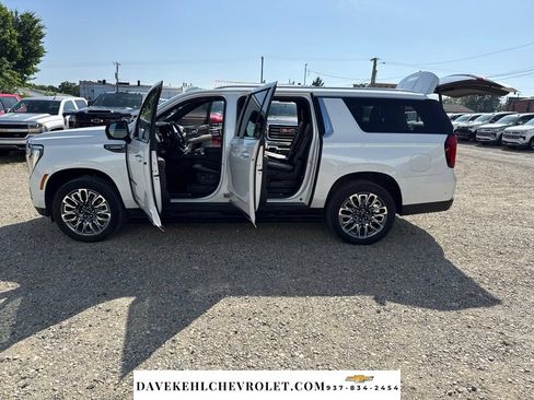 Used 2025 GMC Yukon XL Denali Ultimate w/ LPO, Illumination Package AWD/4WD image 37