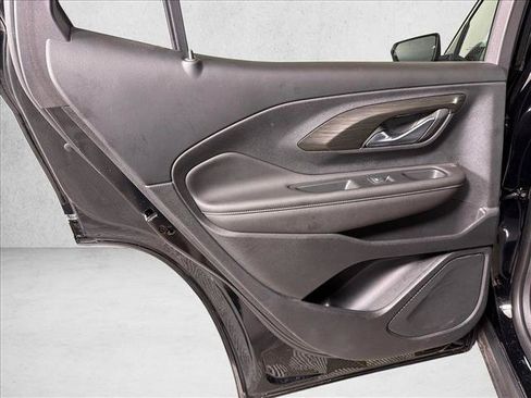 Used 2022 GMC Terrain SLE w/ Driver Convenience Package FWD image 21