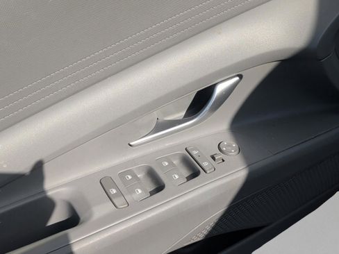 Used 2024 Hyundai Elantra SEL image 12