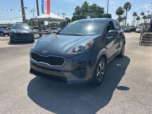 Used 2022 Kia Sportage LX image 2