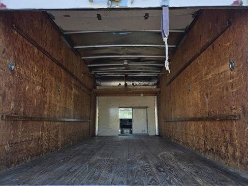 Used 2005 Chevrolet Express 3500 image 9