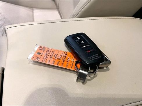Used 2020 Lexus RX 350L Premium w/ Premium Package AWD/4WD image 36