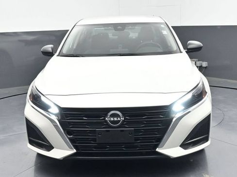 Used 2024 Nissan Altima 2.5 SV AWD/4WD image 41