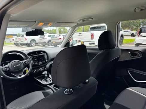 Used 2025 Kia Soul LX w/ LX Technology Package FWD image 19