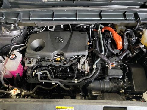 Used 2021 Toyota Highlander XLE image 32