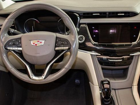 Used 2022 Cadillac XT6 Premium Luxury image 18