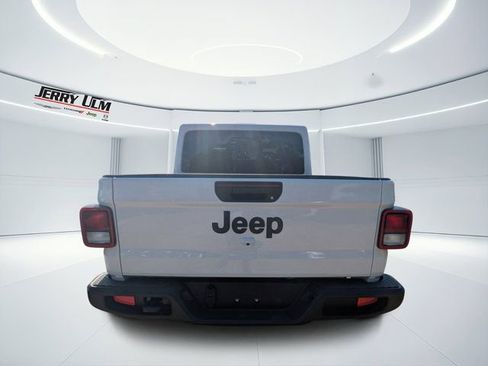 New 2026 Jeep Gladiator Sport AWD/4WD image 3
