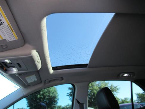 Used 2022 Chevrolet Equinox Premier AWD/4WD image 17