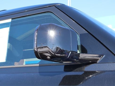 Used 2023 Land Rover Defender 90 X-Dynamic SE image 2