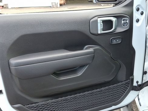 Certified 2024 Jeep Gladiator Sport image 12