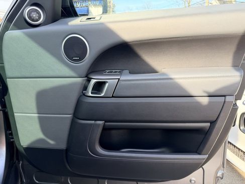 Used 2015 Land Rover Range Rover Sport SE image 23