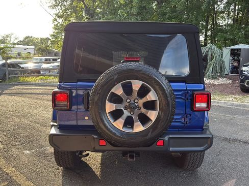 Used 2018 Jeep Wrangler Unlimited Sahara AWD/4WD image 6