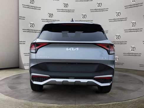 Used 2025 Kia Sportage LX image 4