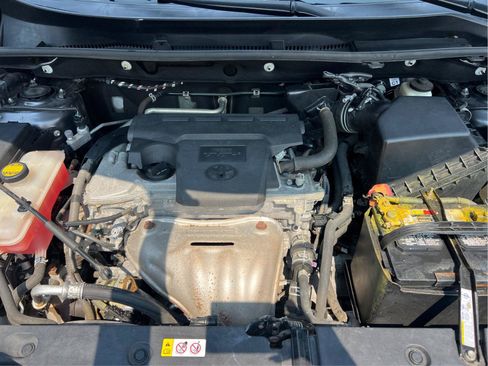 Used 2018 Toyota RAV4 LE w/ All Weather Liner Package AWD/4WD image 28