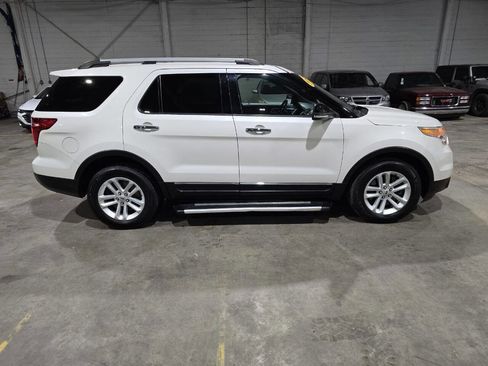 Used 2015 Ford Explorer XLT w/ Equipment Group 202A AWD/4WD image 14