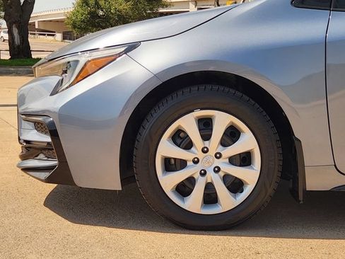 Used 2024 Toyota Corolla SE FWD image 5