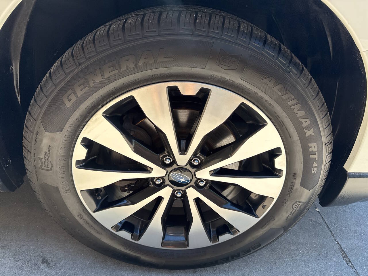 Used 2017 Subaru Outback 3.6R Limited AWD/4WD image 25