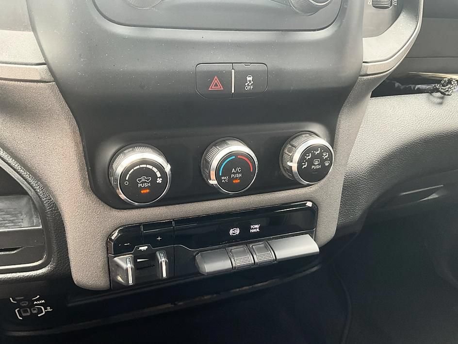 Used 2024 RAM 3500 Tradesman w/ Chrome Appearance Group AWD/4WD image 24