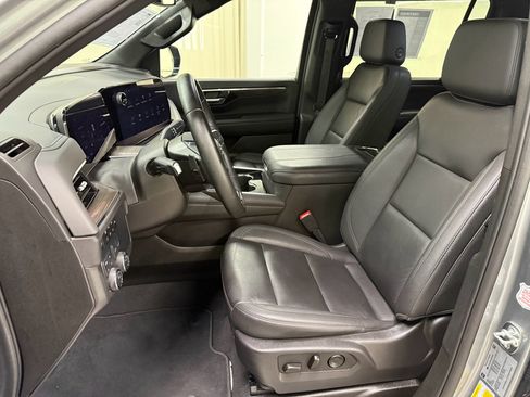 Certified 2025 Chevrolet Suburban Z71 AWD/4WD image 29