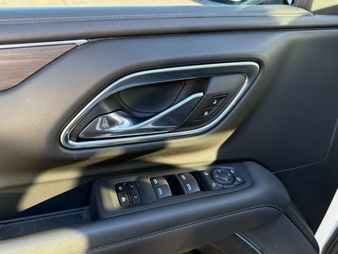 Used 2024 Chevrolet Suburban Z71 w/ Off-Road Capability Package image 16