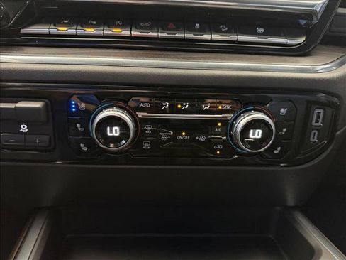 Used 2024 GMC Sierra 1500 SLT w/ SLT Premium Plus Package AWD/4WD image 19