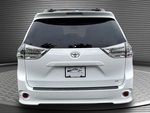 Used 2012 Toyota Sienna SE FWD image 5