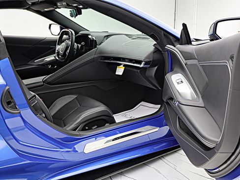 Used 2021 Chevrolet Corvette Stingray Coupe w/ 1LT RWD image 25