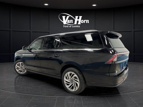 Used 2025 Lincoln Navigator L Reserve AWD/4WD image 5