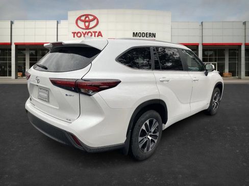 Certified 2025 Toyota Highlander XLE image 5