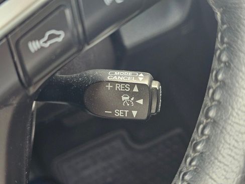 Used 2015 Toyota Camry XLE w/ Moonroof Package FWD image 40