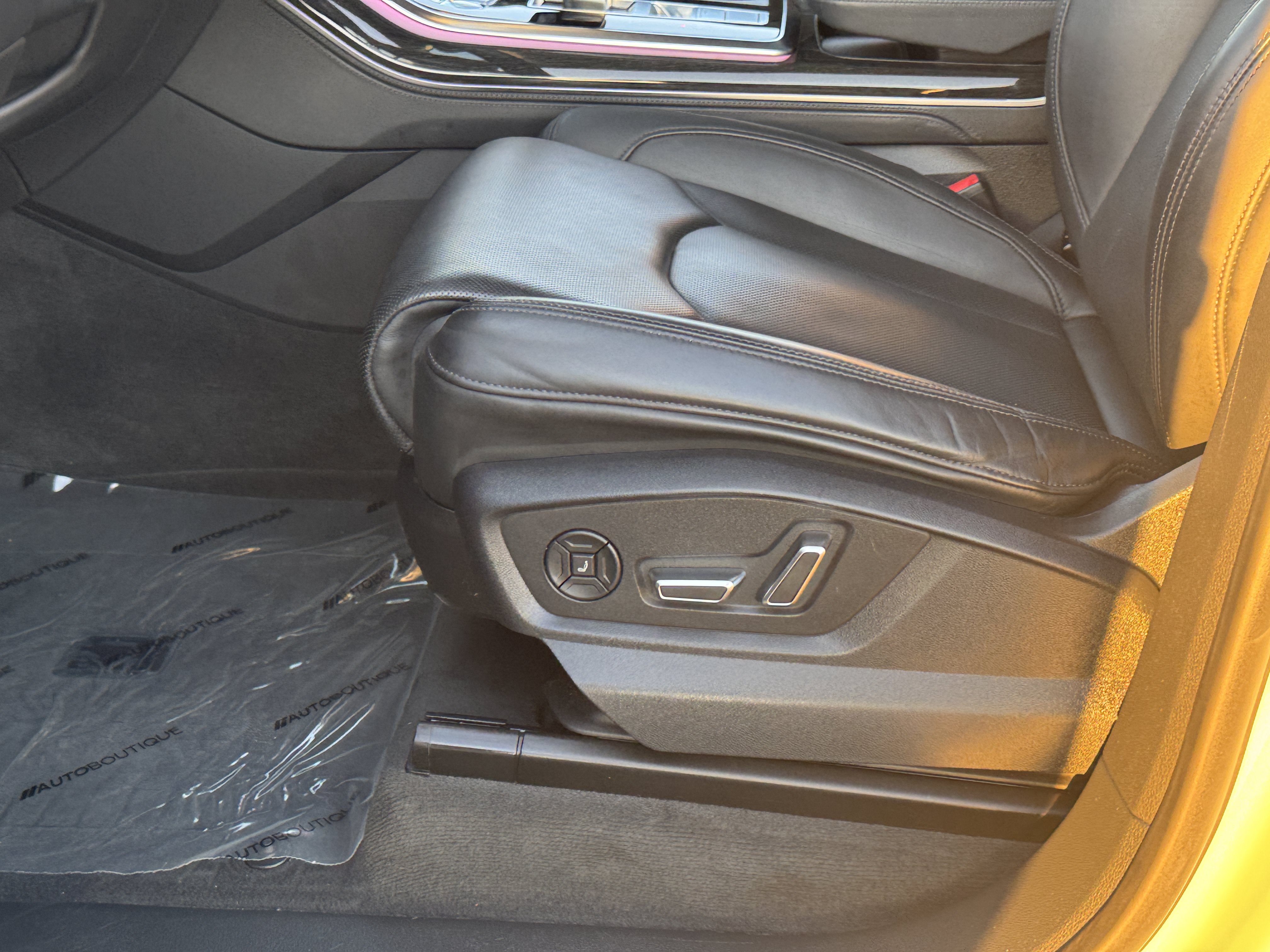 Used 2019 Audi Q8 Prestige w/ Luxury Package AWD/4WD image 28