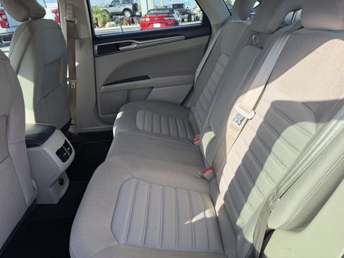 Used 2019 Ford Fusion SE FWD image 18