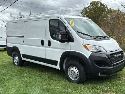 Used 2025 RAM ProMaster 2500 w/ Premium Convenience Group image 2
