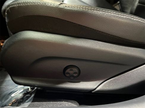 Used 2020 Mercedes-Benz C 300 4MATIC Sedan image 25