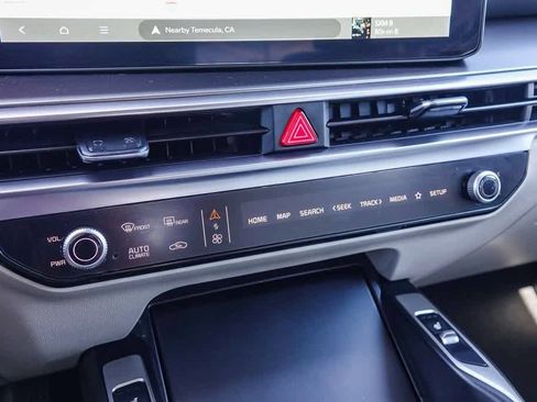 Used 2025 Kia Sorento EX image 21