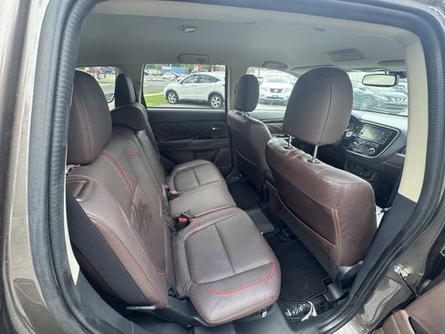 Used 2018 Mitsubishi Outlander SEL AWD/4WD image 18